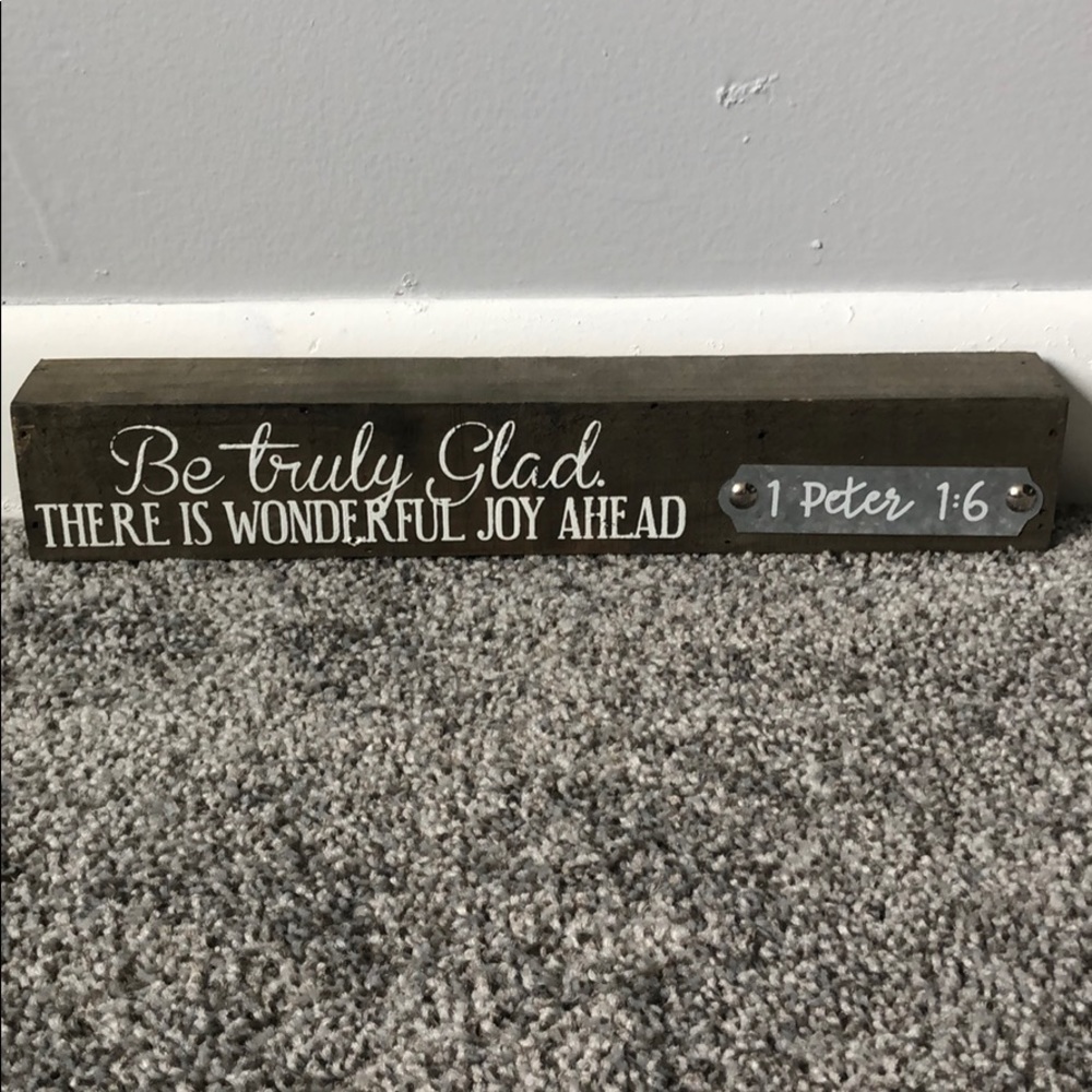 Small decorative sign